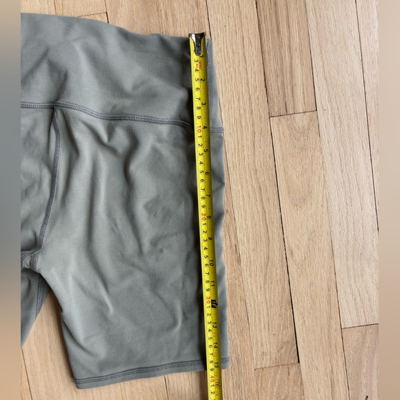 Seamless High Waist Ali Yoga Biker Short- Sterling - Picture 4 of 7